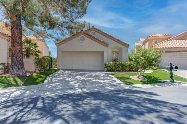 $3,700 | 8953 Diamond Falls Drive, Las Vegas, NV 89117