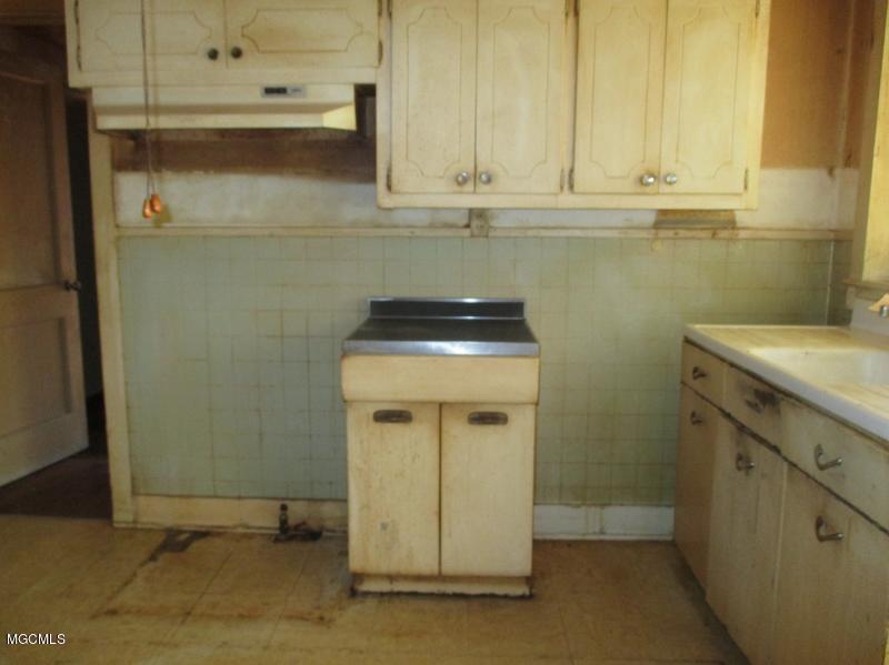 577 Mill Street Lucedale, MS 39452 - Photo 3 of 18 kitchen