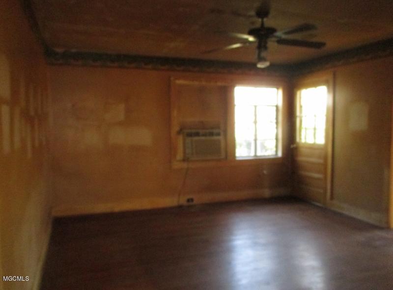 577 Mill Street Lucedale, MS 39452 - Photo 4 of 18 family room