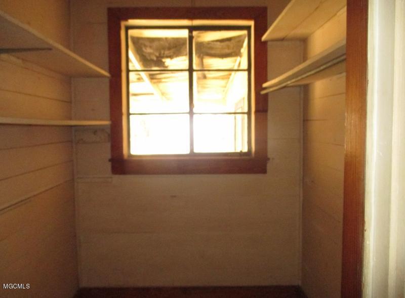 577 Mill Street Lucedale, MS 39452 - Photo 7 of 18 walk in closet