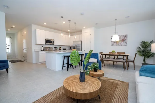 $2,400 | 686 Longboat Drive, Davenport, FL 33896