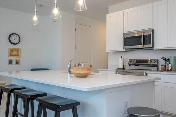 $2,400 | 686 Longboat Drive, Davenport, FL 33896