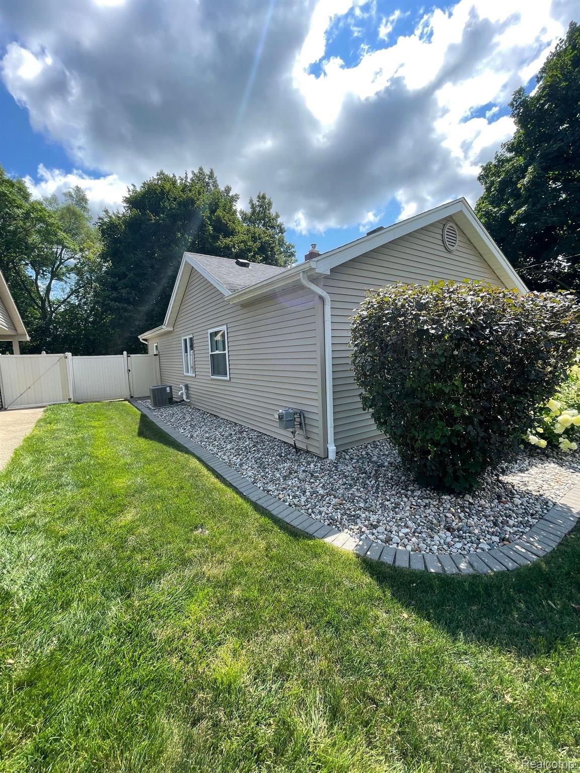 450 Deland Road Flushing, MI 48433 - Photo 19 of 22 Gallery Image 19