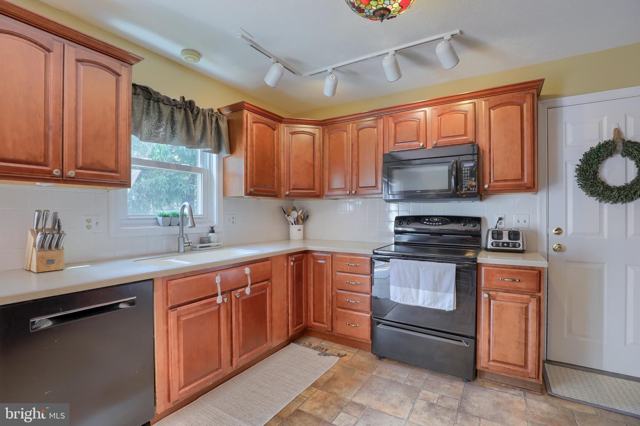 66 Allen Road Ephrata, PA 17522 - Photo 14 of 48 Kitchen