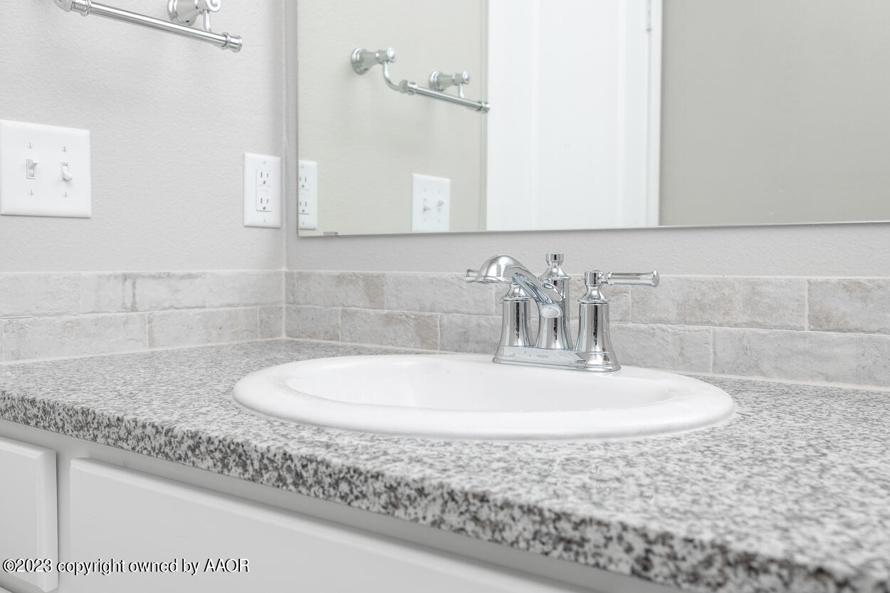 1841 Lullwater Road Amarillo, TX 79118 - Photo 19 of 22 Guest Bath