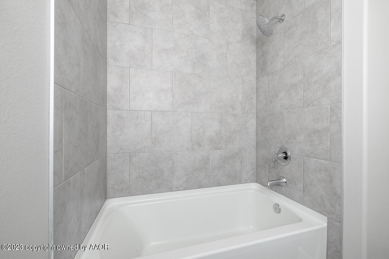 1841 Lullwater Road Amarillo, TX 79118 - Photo 20 of 22 Guest Bath