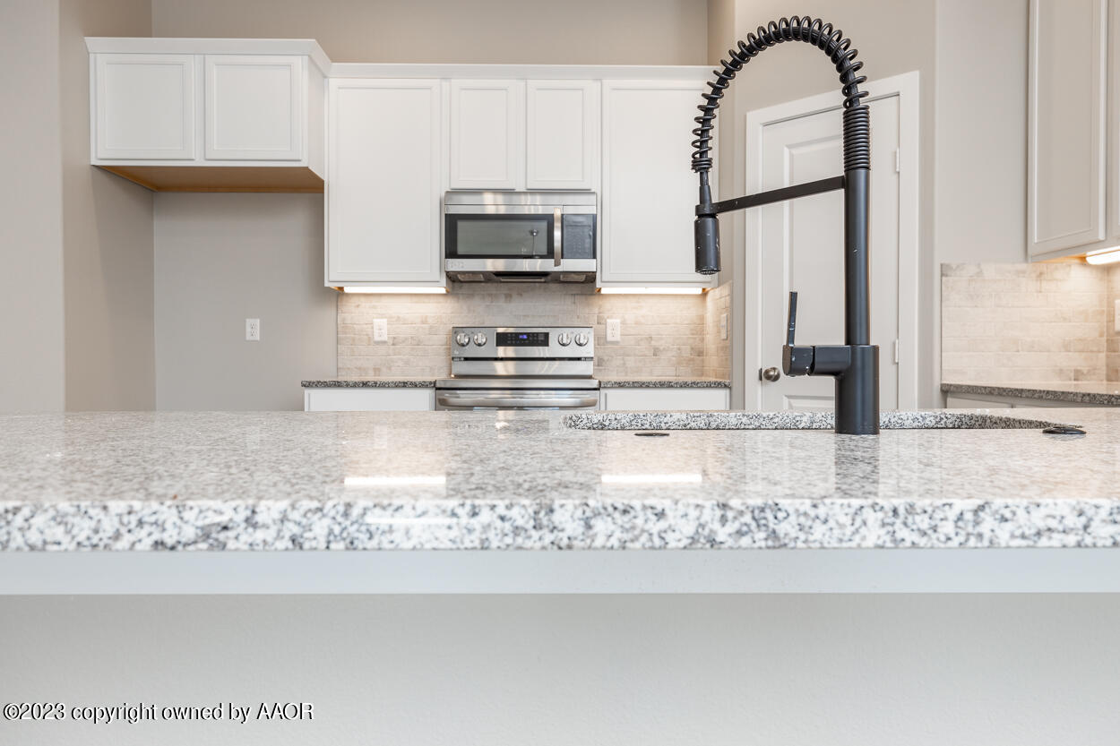 1841 Lullwater Road Amarillo, TX 79118 - Photo 3 of 22 Kitchen