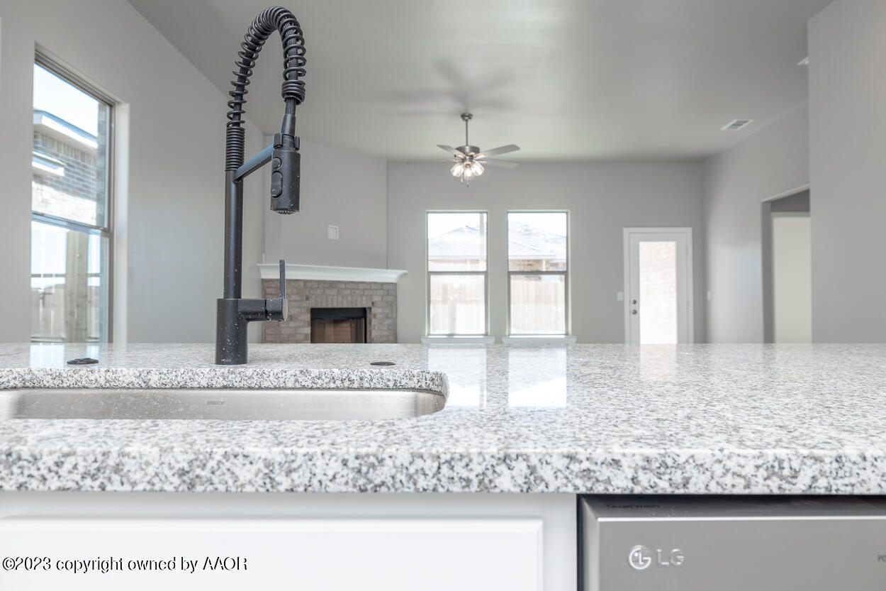 1841 Lullwater Road Amarillo, TX 79118 - Photo 6 of 22 Kitchen