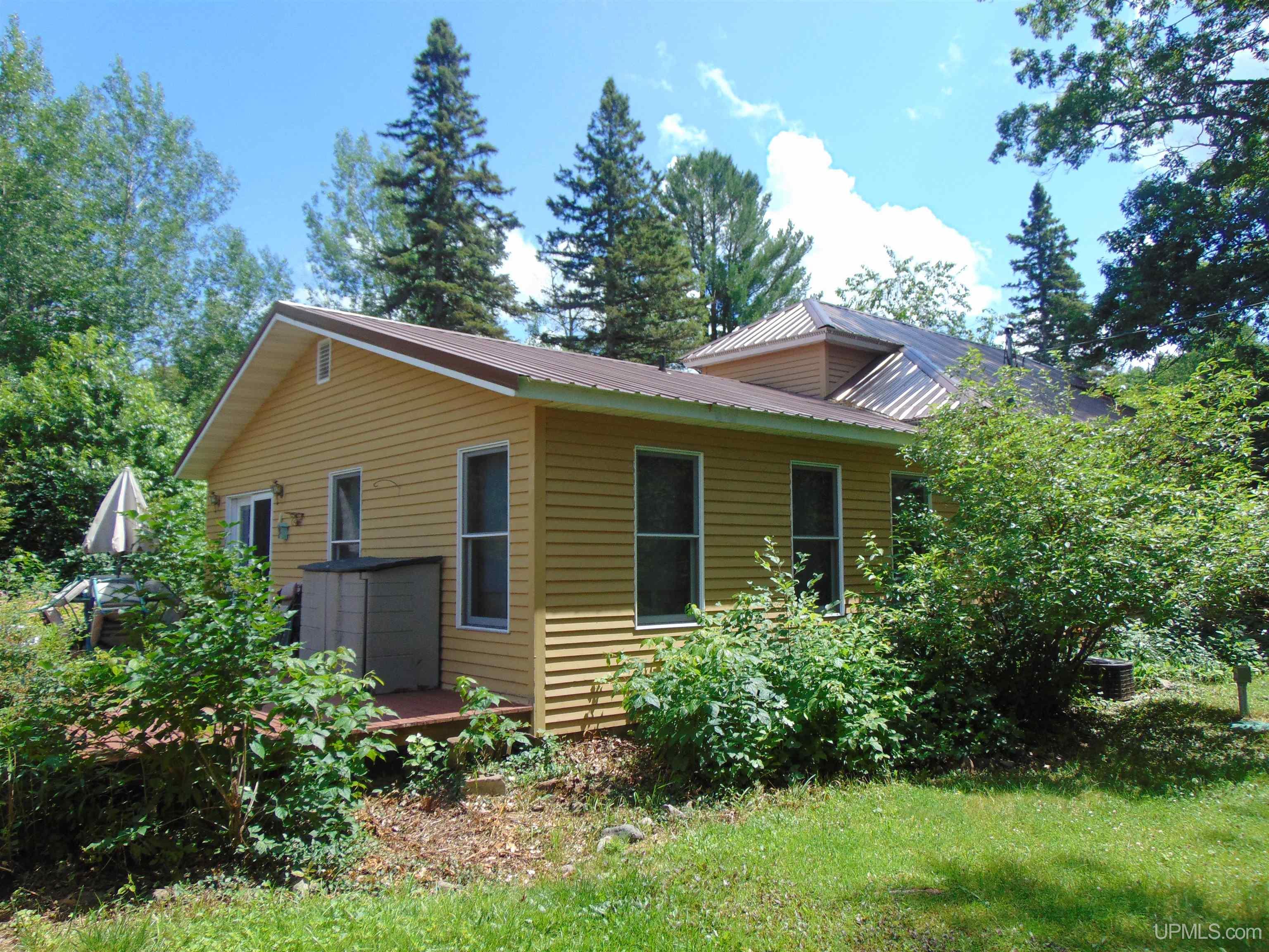 7124 1 Mile Road Trout Creek, MI 49967 - Photo 5 of 66