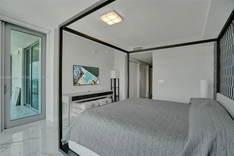 $1,580,000 | 330 Sunny Isles Boulevard, Unit 52207, Sunny Isles Beach, FL 33160