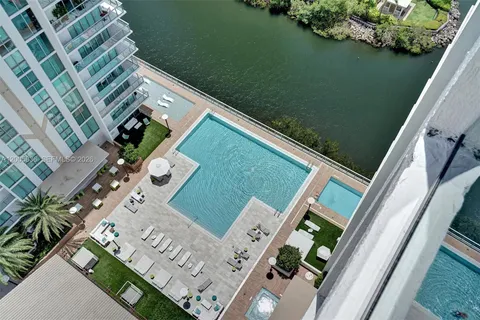 $1,580,000 | 330 Sunny Isles Boulevard, Unit 52207, Sunny Isles Beach, FL 33160