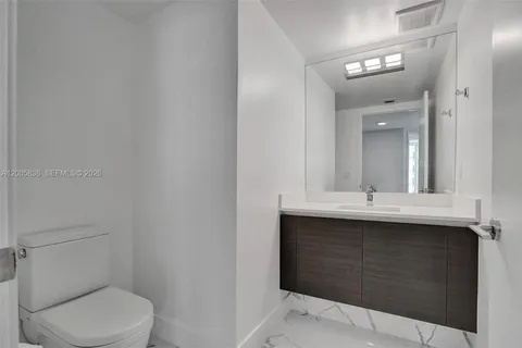 $1,580,000 | 330 Sunny Isles Boulevard, Unit 52207, Sunny Isles Beach, FL 33160