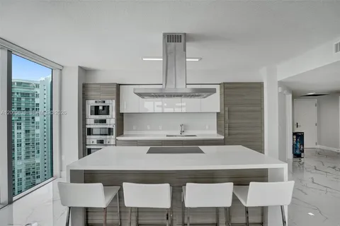 $1,580,000 | 330 Sunny Isles Boulevard, Unit 52207, Sunny Isles Beach, FL 33160