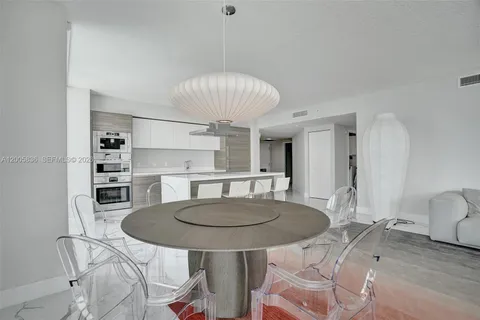 $1,580,000 | 330 Sunny Isles Boulevard, Unit 52207, Sunny Isles Beach, FL 33160