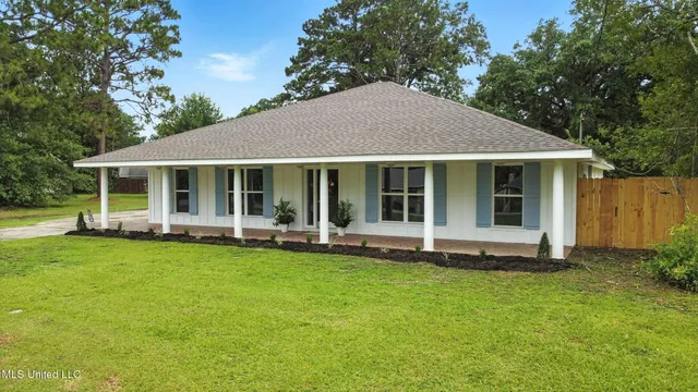 $340,000 | 611 East Lakeshore Drive, Carriere, MS 39426