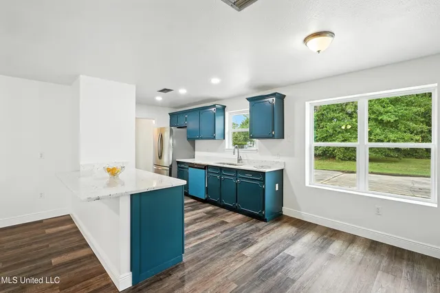 $340,000 | 611 East Lakeshore Drive, Carriere, MS 39426