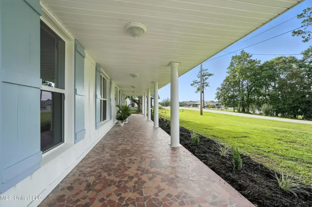 $340,000 | 611 East Lakeshore Drive, Carriere, MS 39426