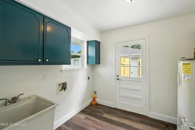 $340,000 | 611 East Lakeshore Drive, Carriere, MS 39426