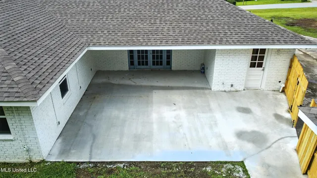 $340,000 | 611 East Lakeshore Drive, Carriere, MS 39426