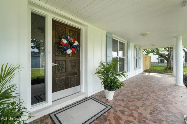 $340,000 | 611 East Lakeshore Drive, Carriere, MS 39426