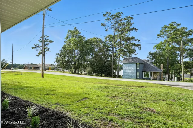 $340,000 | 611 East Lakeshore Drive, Carriere, MS 39426