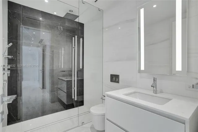 $5,950,000 | 300 Biscayne Blvd Way, Unit 3704C, Miami, FL 33131