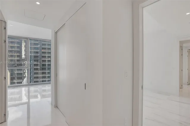 $5,950,000 | 300 Biscayne Blvd Way, Unit 3704C, Miami, FL 33131