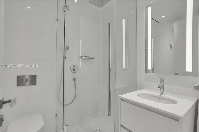 $5,950,000 | 300 Biscayne Blvd Way, Unit 3704C, Miami, FL 33131