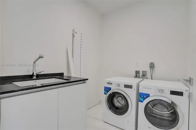 $5,950,000 | 300 Biscayne Blvd Way, Unit 3704C, Miami, FL 33131