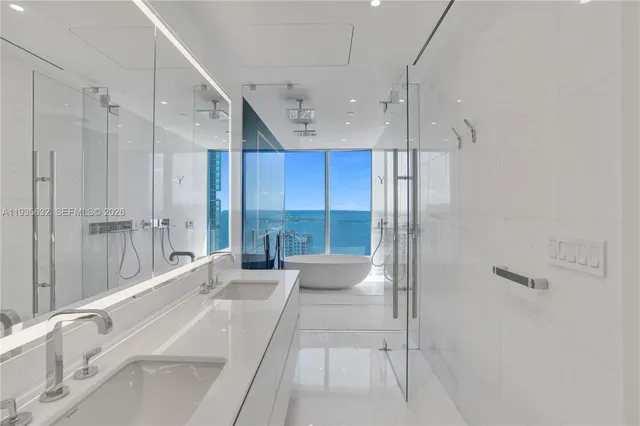 $5,950,000 | 300 Biscayne Blvd Way, Unit 3704C, Miami, FL 33131
