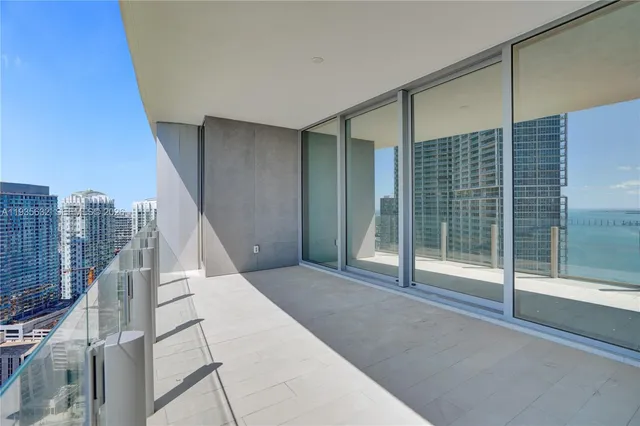 $5,950,000 | 300 Biscayne Blvd Way, Unit 3704C, Miami, FL 33131