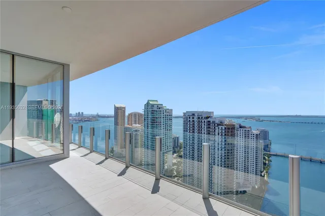 $5,950,000 | 300 Biscayne Blvd Way, Unit 3704C, Miami, FL 33131