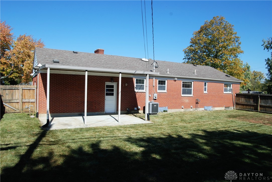 1142 Claybourne Road Kettering, OH 45429 - Photo 2 of 31