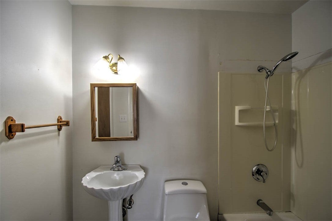 2157 North Dennis Avenue Decatur, IL 62526 - Photo 18 of 24 Gallery Image 18