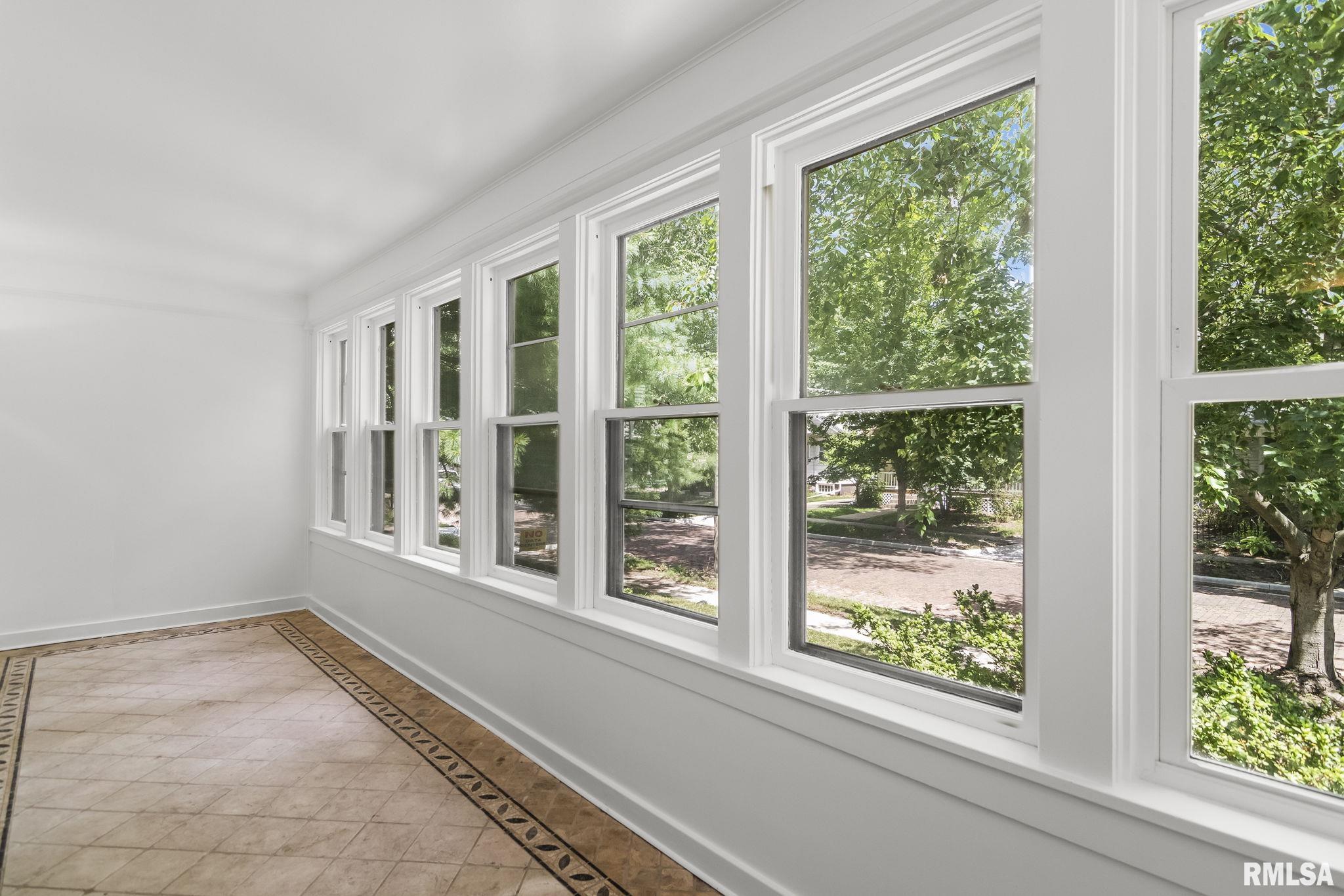 323 South Adelia Street Springfield, IL 62704 - Photo 4 of 37