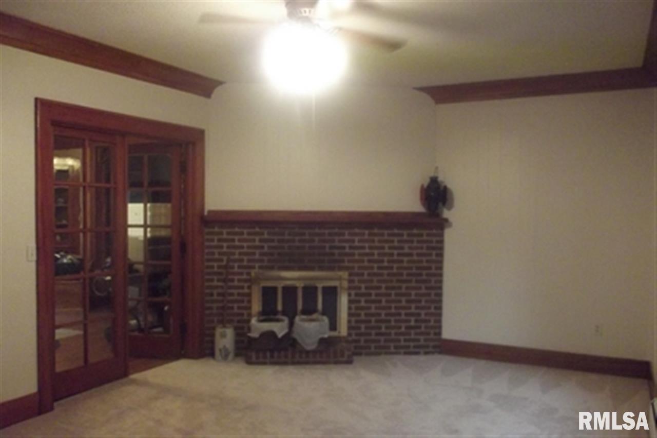 24240 Territorial Road Le Claire, IA 52753 - Photo 12 of 24 Gallery Image 12