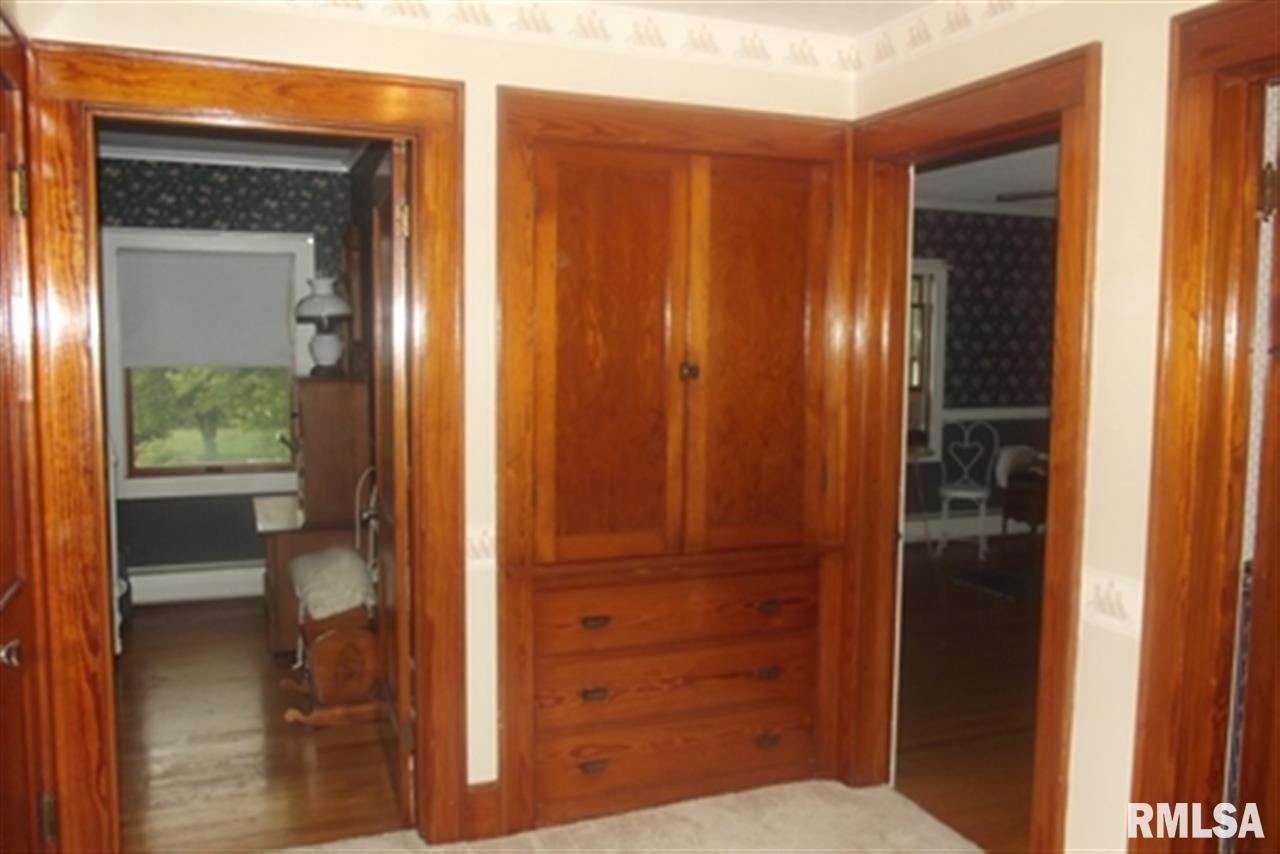 24240 Territorial Road Le Claire, IA 52753 - Photo 17 of 24 Gallery Image 17
