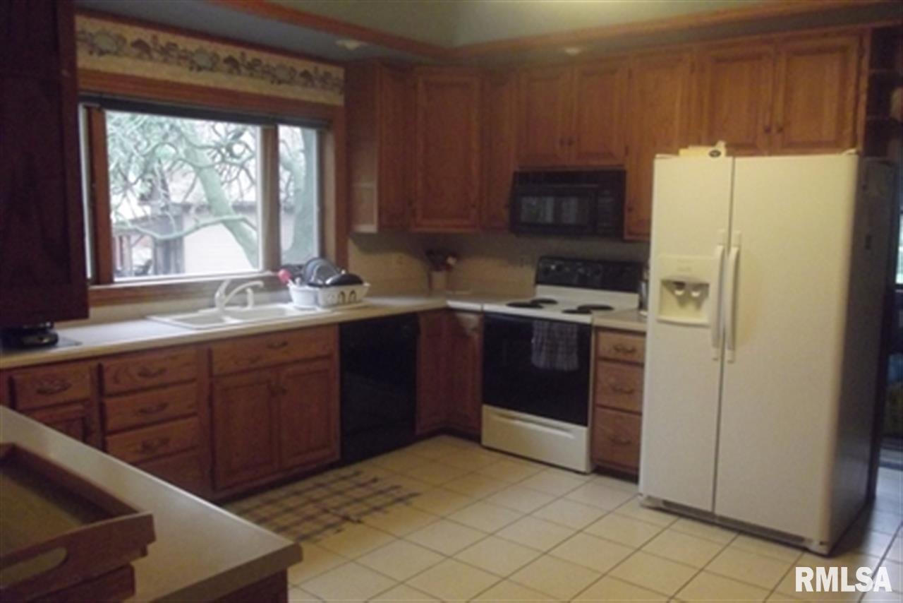 24240 Territorial Road Le Claire, IA 52753 - Photo 8 of 24 Gallery Image 8