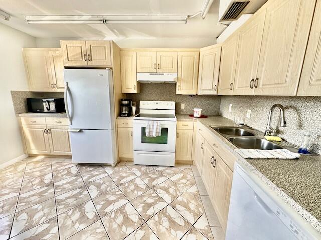 2100 Wolverton East Boca Raton, FL 33434 - Photo 3 of 35 Kitchen