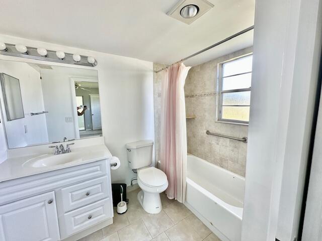 2100 Wolverton East Boca Raton, FL 33434 - Photo 6 of 35 Master Bathroom