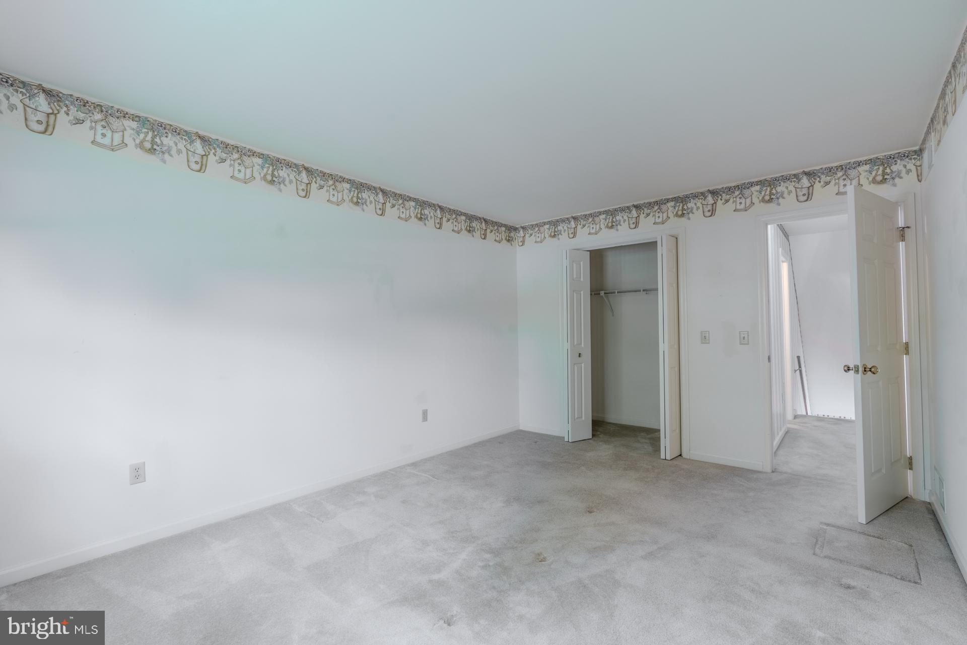 305 Stonegate Road York, PA 17408 - Photo 28 of 38 Spacious room with potential charm.