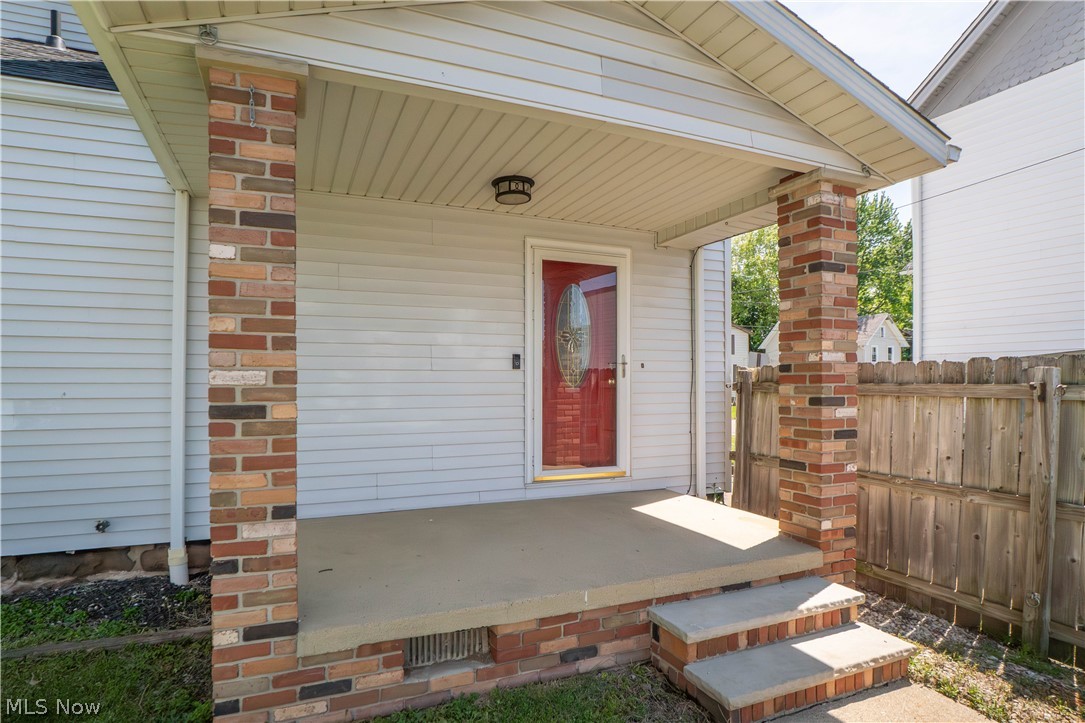 215 8th Street Southwest Massillon, OH 44647 - Photo 23 of 32 Back Porch