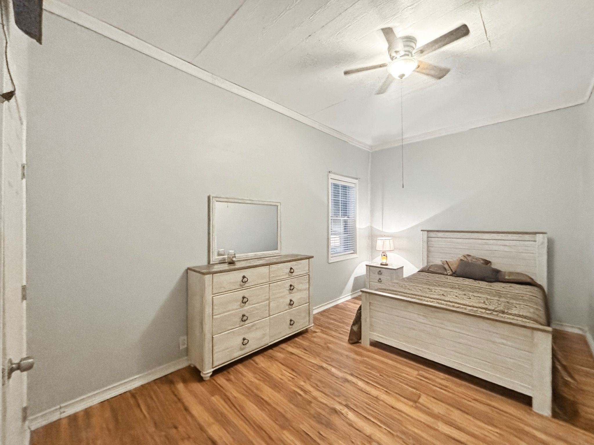 144 Wood Farm Road Huntsville, TX 77320 - Photo 23 of 50 a bedroom with a bed and a chandelier