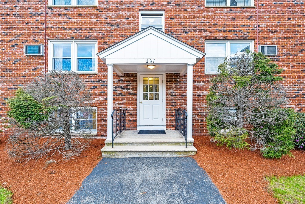 237 Main Street, Unit A8 Reading, MA 01867 - Photo 17 of 19 Gallery Image 17