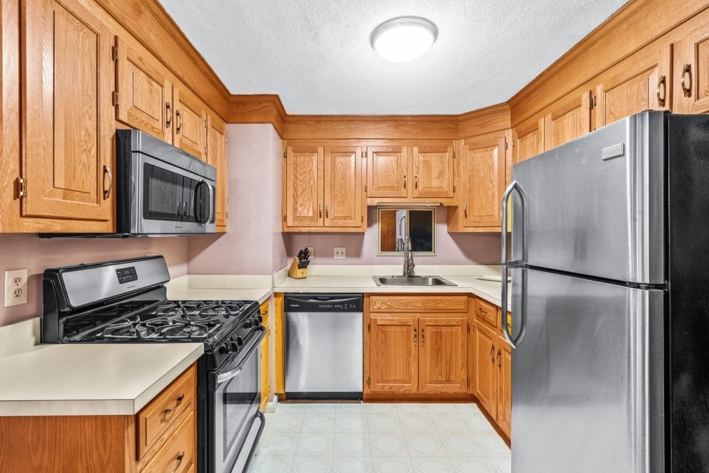 237 Main Street, Unit A8 Reading, MA 01867 - Photo 6 of 19 Gallery Image 6
