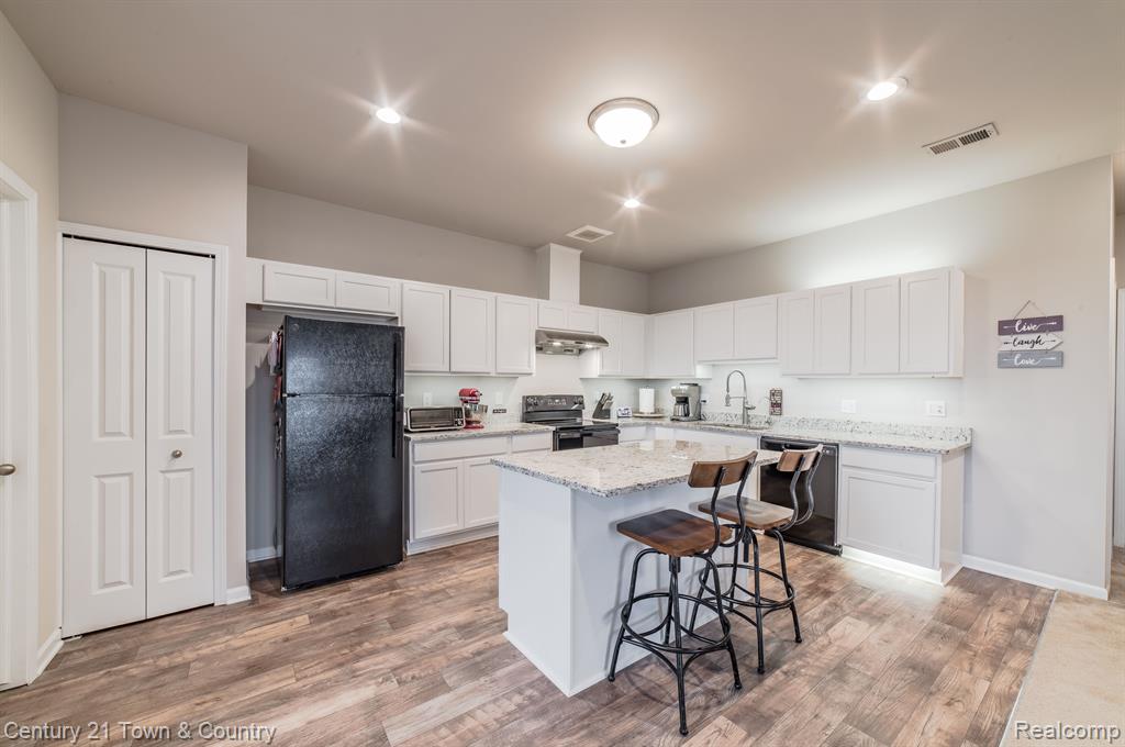 9864 Ridge Run Street, Unit 43 Howell, MI 48855 - Photo 9 of 23