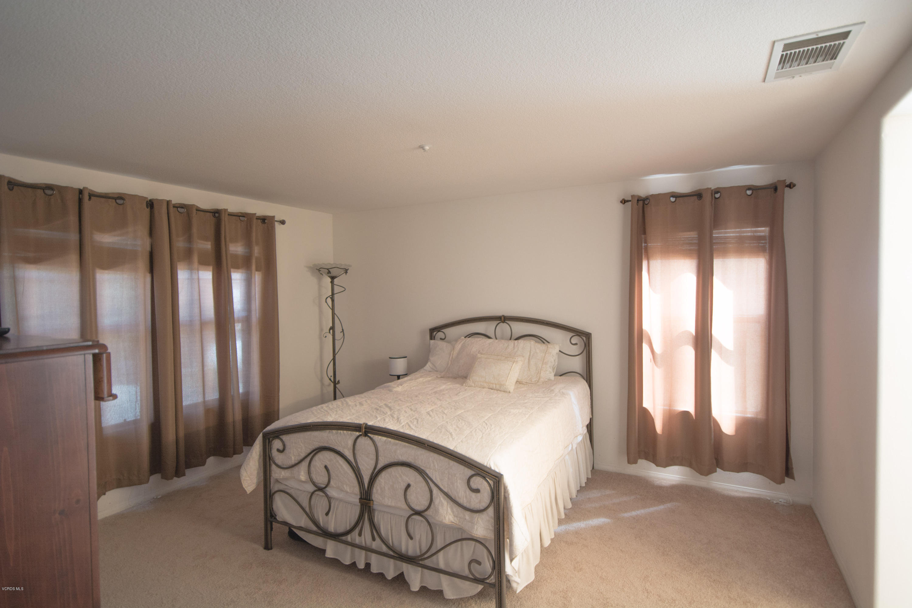 817 Navigator Way Oxnard, CA 93035 - Photo 13 of 24 817 Navigator -14