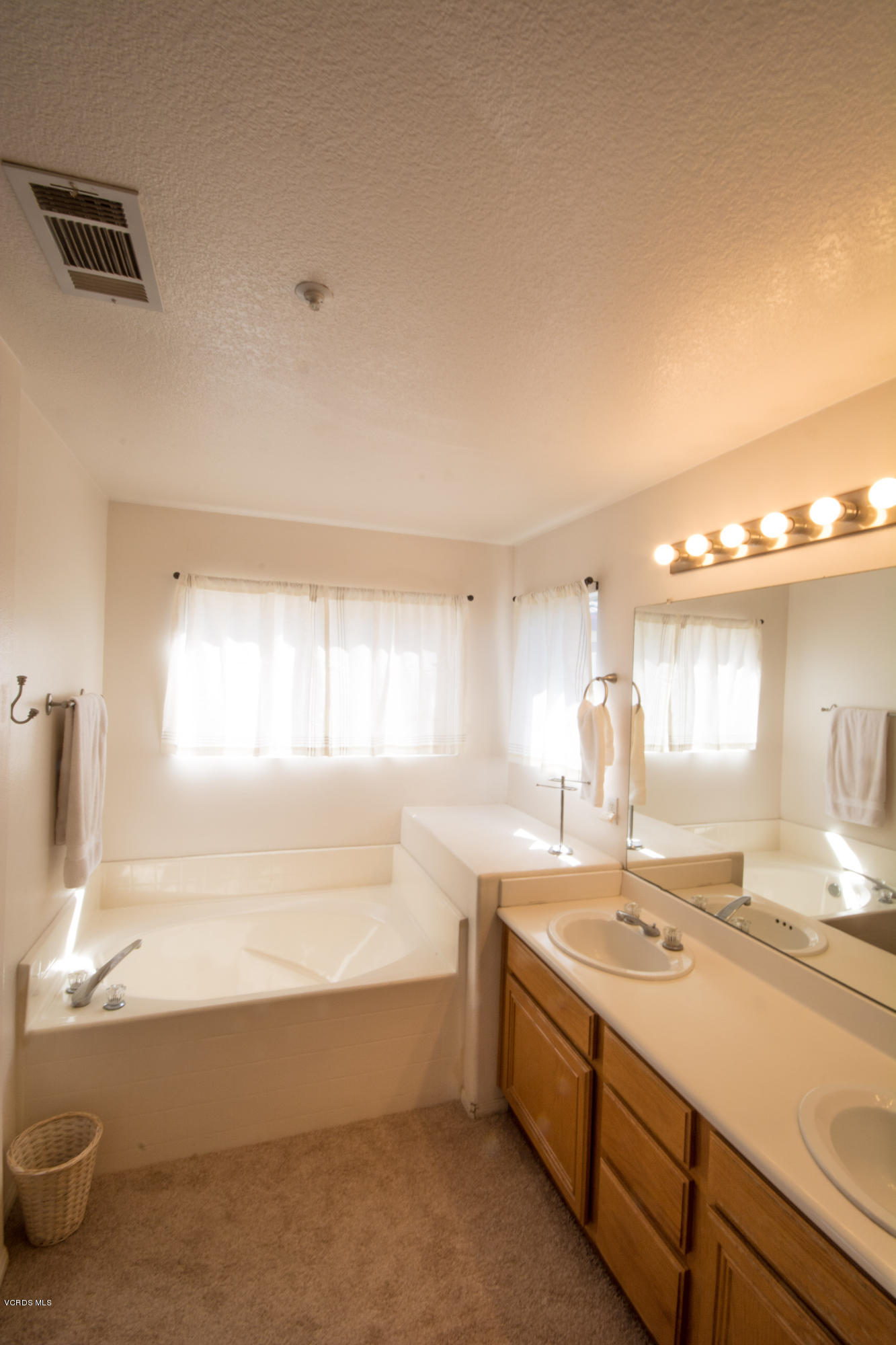817 Navigator Way Oxnard, CA 93035 - Photo 14 of 24 817 Navigator -11