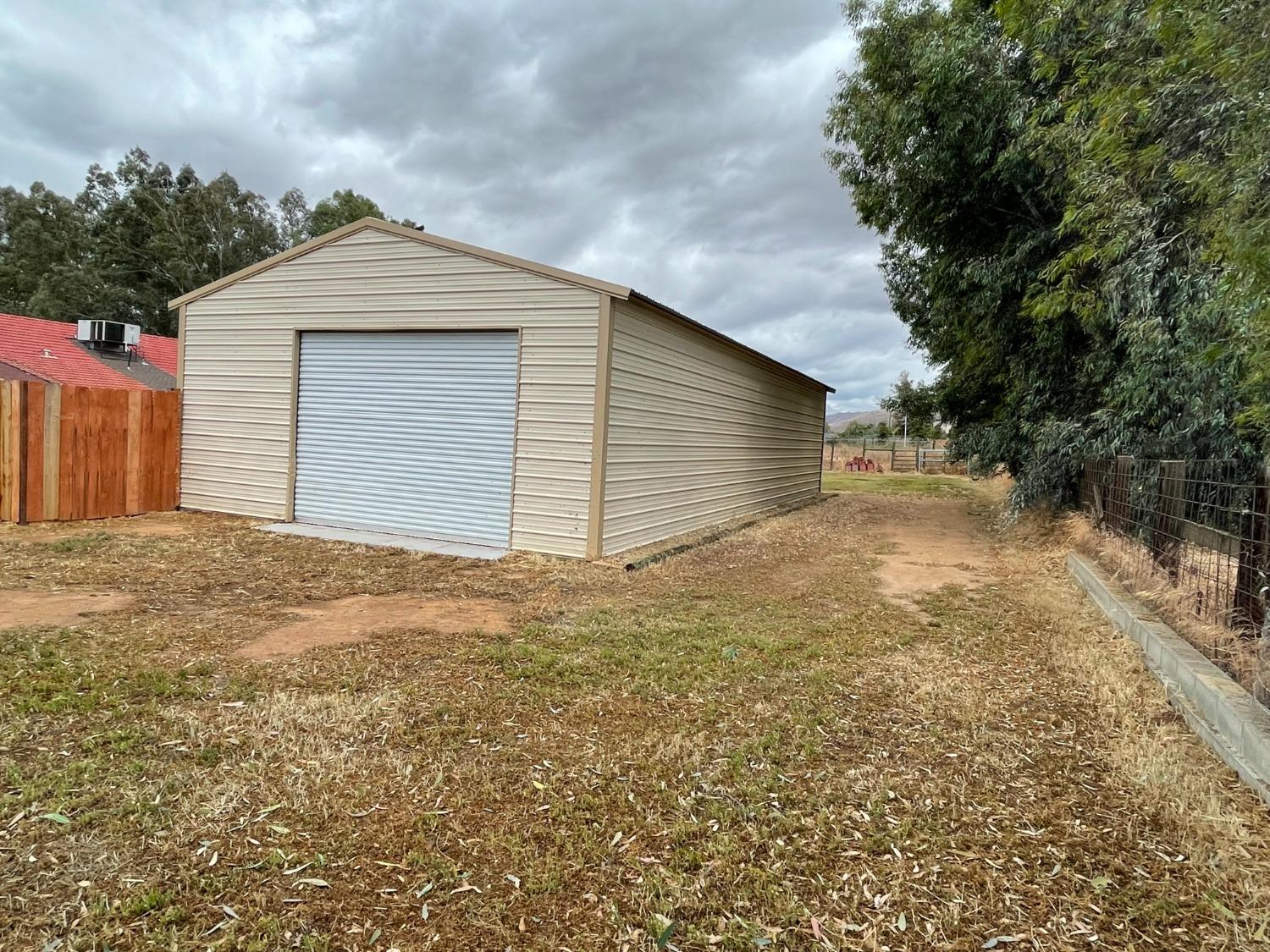 2344 Tivy Valley Road Sanger, CA 93657 - Photo 42 of 61 a backyard of a house