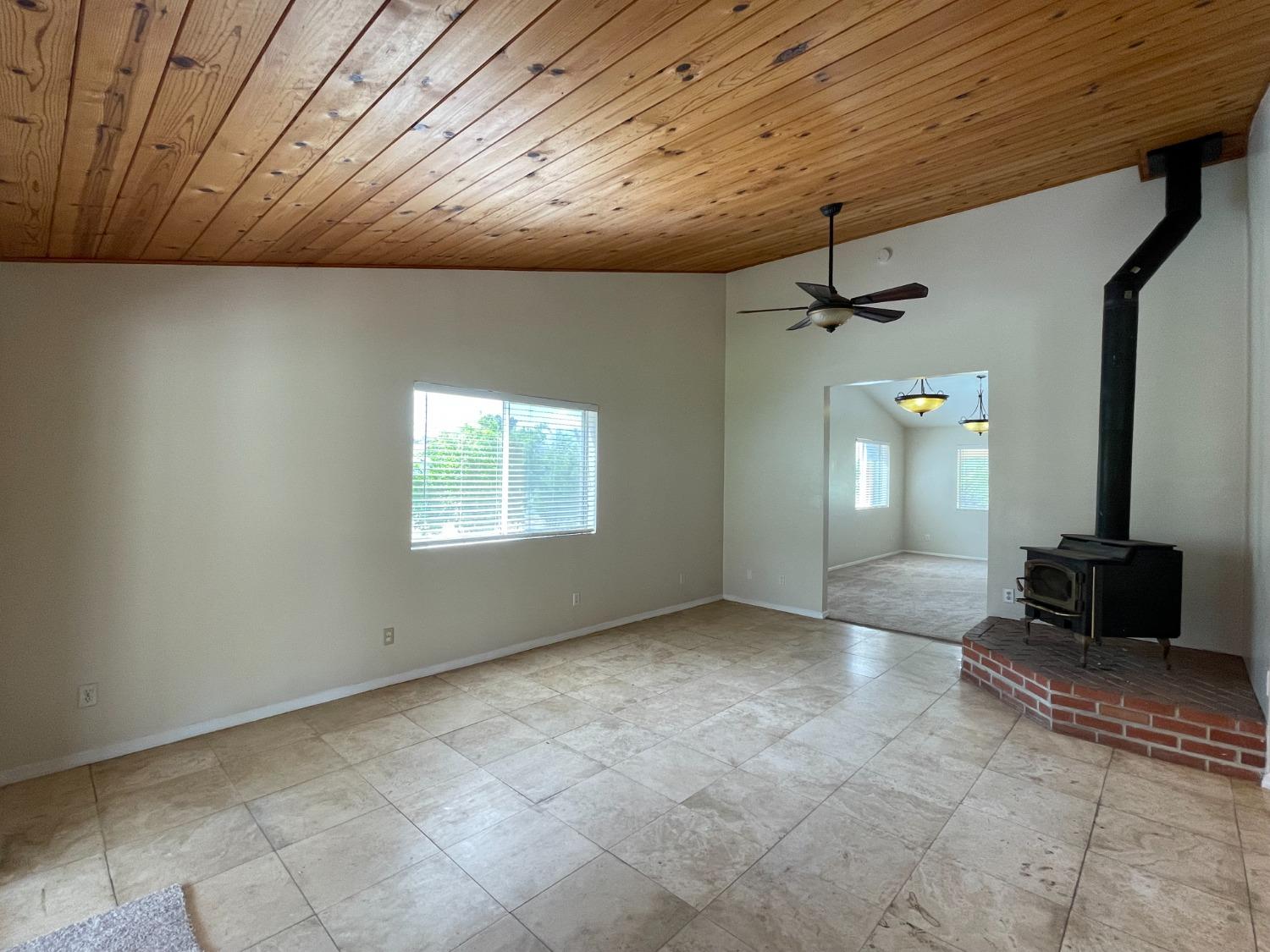 2344 Tivy Valley Road Sanger, CA 93657 - Photo 9 of 61 en empty room with windows